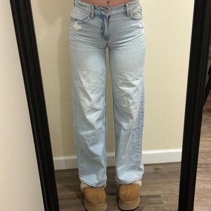 Light washed low waisted 00 size American Eagle jeans